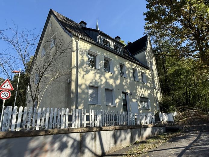 Fröndenberg-Mitte: Mehrfamilienhaus mit drei Garagen in zentraler Lage - Komplett vermietet! – Mehrfamilienhaus Fröndenberg-Mitte