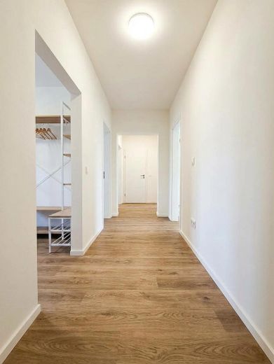 Pierwsze zamieszkanie po generalnym remoncie! Zmodernizowane 3-pokojowe mieszkanie na parterze z balkonem w Fischeln – Diele