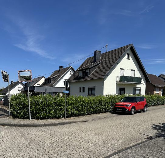 Gemütliche 3-Zimmer-Erdgeschosswohnung mit Garten und Carport in Niederlützingen – Foto 1