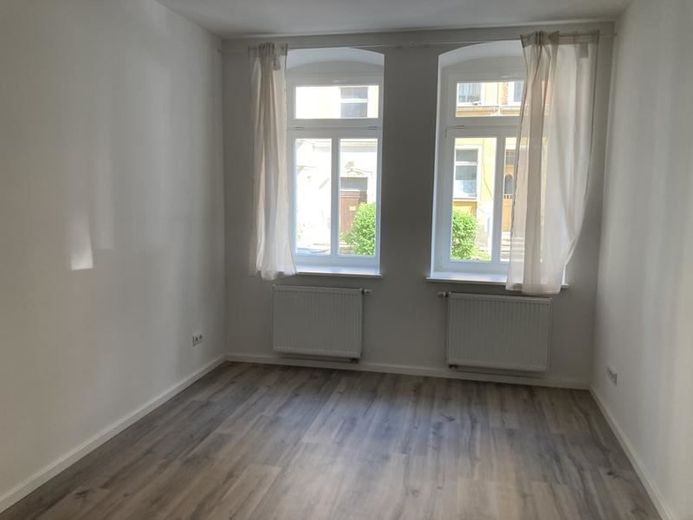 Großzügige 2-Zimmerwohnung mit Laminat, Balkon, Wanne und Einbauküche! – IMG_1276