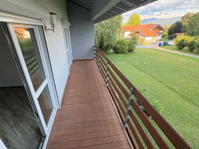 Lechbruck am See devletçe tanınan doğal dinlenme beldesinde geniş BALKONLU modern 2 odalı daire – Ansicht II: Balkon