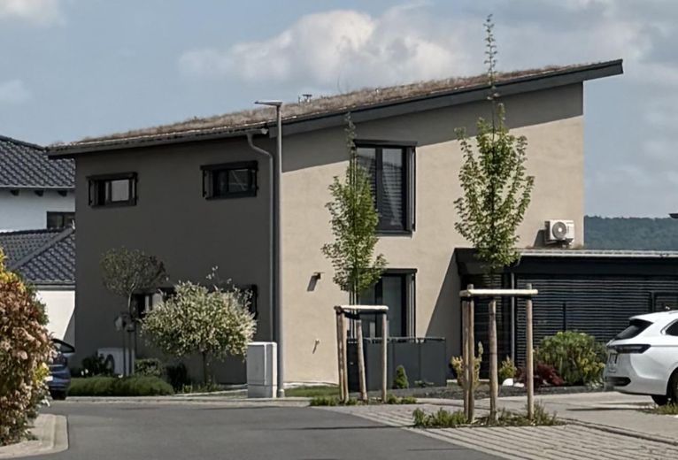 Mönchstockheim Architektenhaus - trifft auf grenzenlose Aussicht – Ansicht Straße