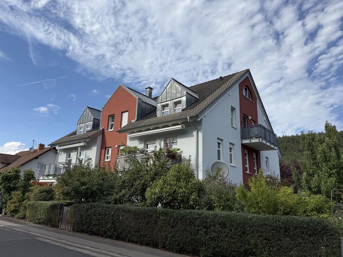 Charmant appartement de 3 pièces dans un quartier calme à Lohr-Sendelbach – Außenansicht