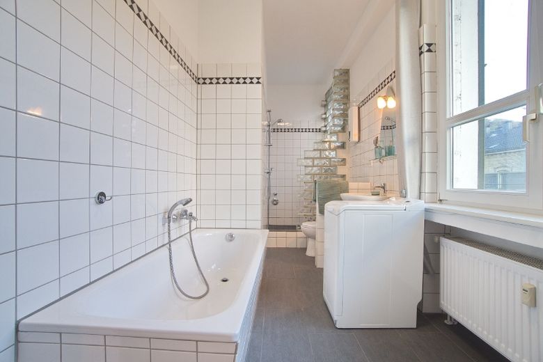 Charmante, großzügige Altbauwohnung im attraktiven Langenberg, mit W-LAN, PKW-Stellplatz, Bahnanbindung S 9 – 2ff3b2f28f3b6c820d56a1081476fc8a69c1ad75.jpg