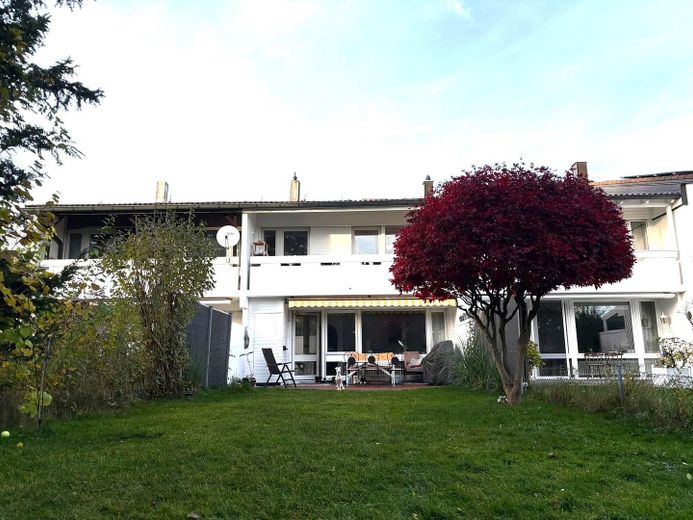 Münih yakınlarında Zorneding’de bakımlı sıra ortası ev – Garten