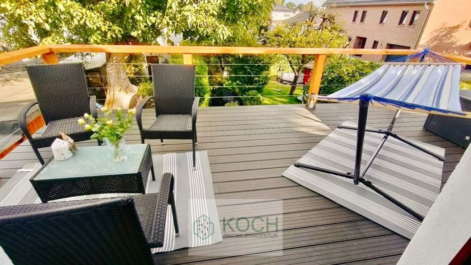 Zweifamilienhaus (vermietet - ca. 6,4 % Rendite) in ruhiger und dennoch zentraler Lage von Langen – Dachterrasse