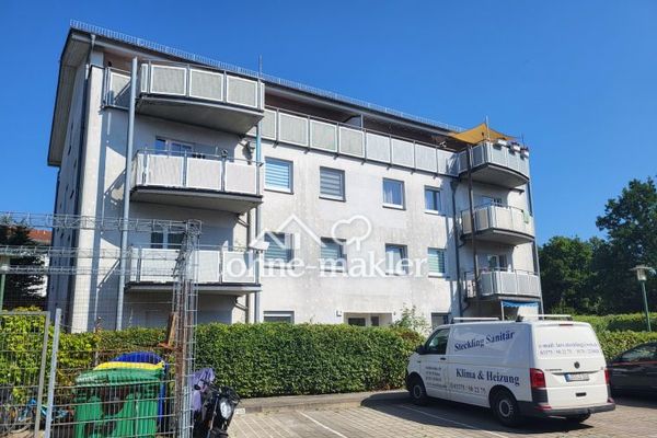 Dachgeschoßwohnung mit 2 Terrassen und Parkplatz