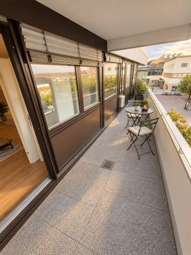 Posizione privilegiata sul lago! Appartamento condiviso premium arredato, appena ristrutturato, con terrazza sul tetto e vista sul lago – Balkon