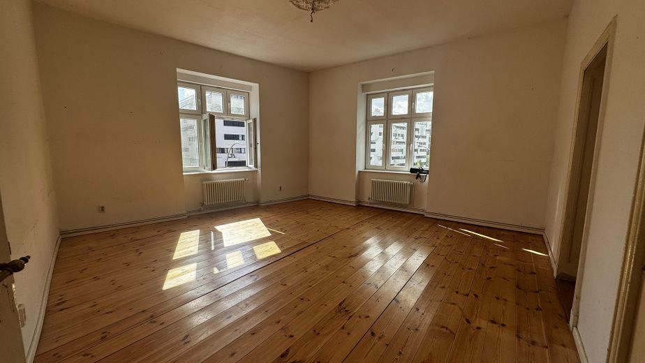 Direkter Spreeblick | 107 m² bezugsfrei | Aufzug | provisionsfrei | 3–4 Zimmer – Wohnzimmer