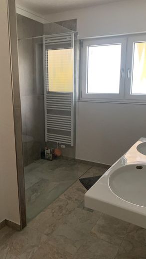 Casa atractiva con 6,5 habitaciones y cocina equipada en Fridingen – Badezimmer EG