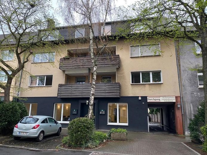 Frisch renovierte 3-Zimmer-Dachgeschosswohnung mit Tageslichtbad & Gästebad in Essen – Aussenansicht