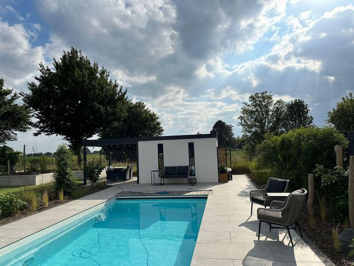 فيلا حديثة البناء مع مسبح وتجهيزات فاخرة – Poolhaus