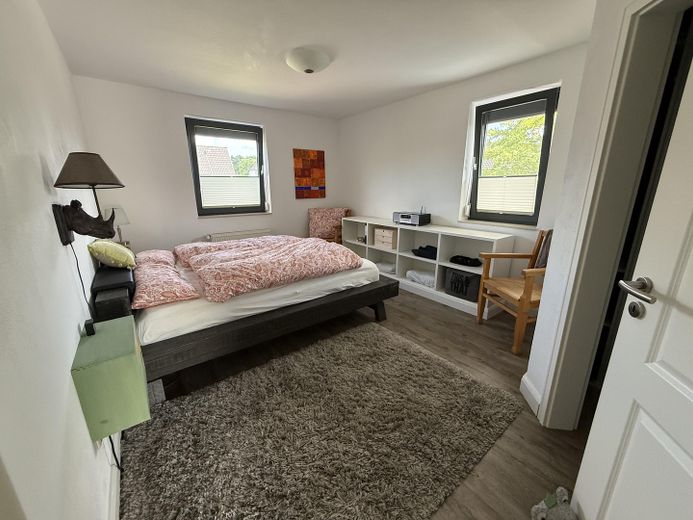 Jasne wnętrza na trzech poziomach – Schlafzimmer OG