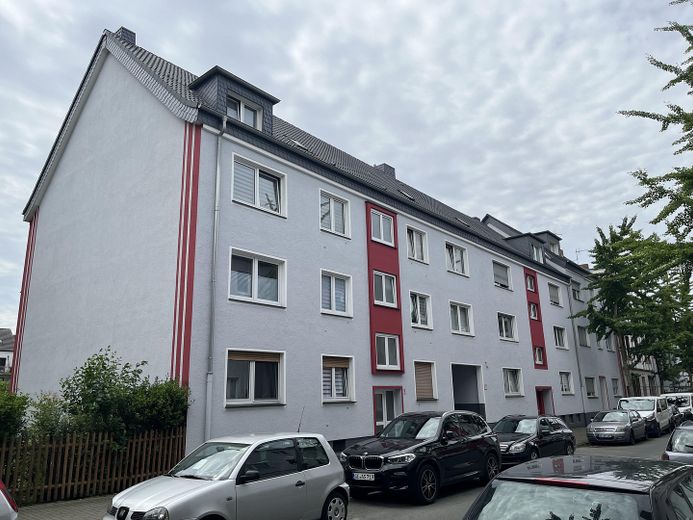 Erstbezug nach Renovierung - Apartment mit eigenem Garten und Garage in ruhiger Lage – Hausansicht