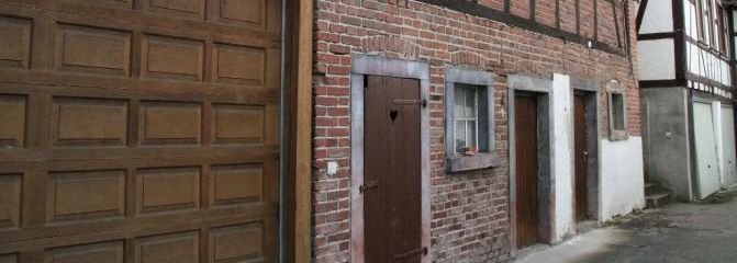 Hof mit Nebengebäude