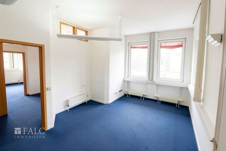 Helle Büroräume mit Entwicklungspotenzial zur Wohnnutzung – Büro - Nr.1,1
