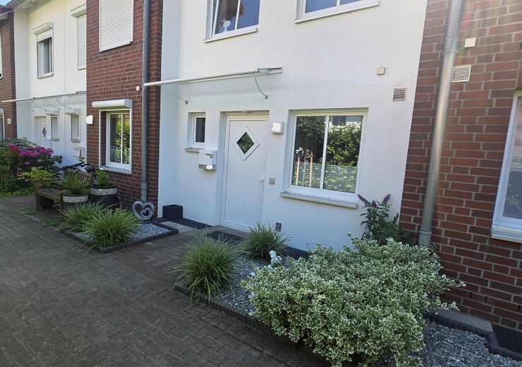 Modern rijtjeshoekhuis in Barsbüttel (hoofdkern)  met parkeerplaats in ondergrondse garage | – Haus- Vorderseite