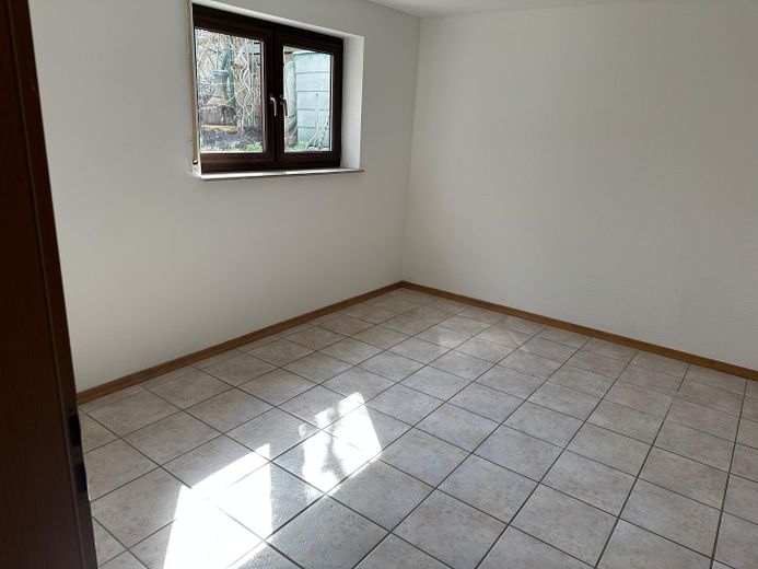 Gepflegte Doppelhaushälfte mit Einliegerwohnung in ruhiger Ortsrandlage von Ulm-Mähringen – Einliegerwohnung UG Zimmer 2