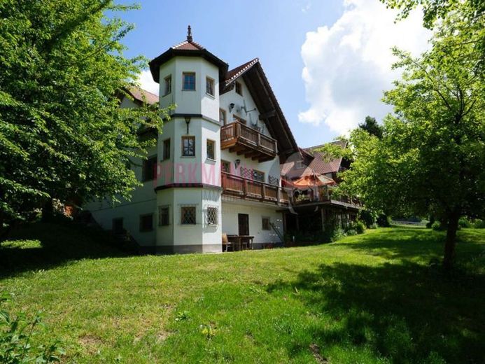 München'e sadece 40 dakika mesafede, 6.500 m² arsa üzerinde eşsiz ve müstakil bir mülk! – Photo 1