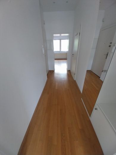 HSD-nah, provisionsfrei, bezugsfrei: 3-4 Z, 1.OG, Vollbad, Balkon, EBK – Flur Blick zum WZ