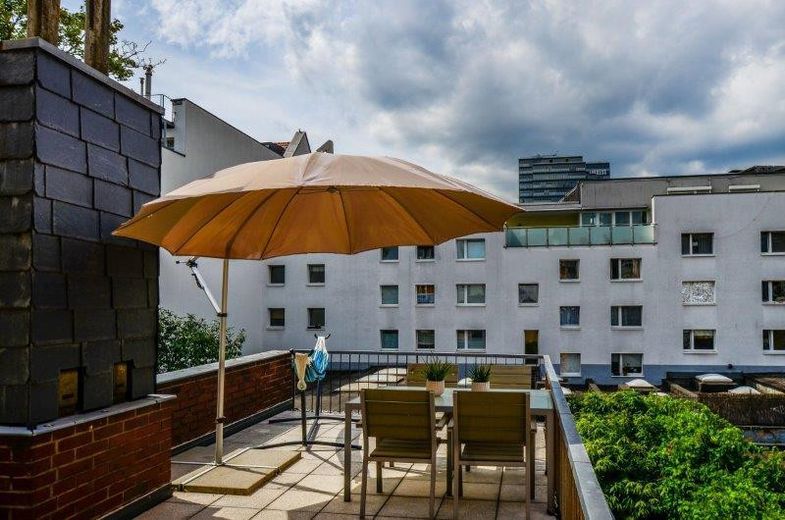 Deutz, mieszkanie 2,5-pokojowe z dużym tarasem na dachu...Umeblowane mieszkanie Kolonia-Deutz – Terrasse
