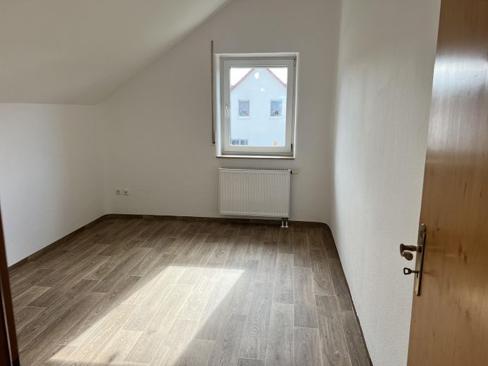 🌿 Renovierte Doppelhaushälfte mit grossem Garten und Garage in Linthe bei Berlin/ Potsdam – Schlafzimmer