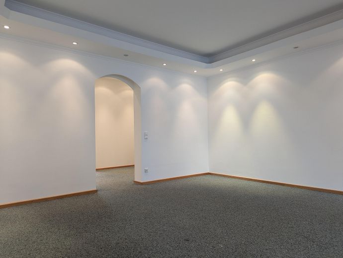 ##Exklusives Laden-/Bürolokal (56 m²)# in Germering: Top-Frequenzlage am "Kleinen Stachus" – Verkaufslfäche