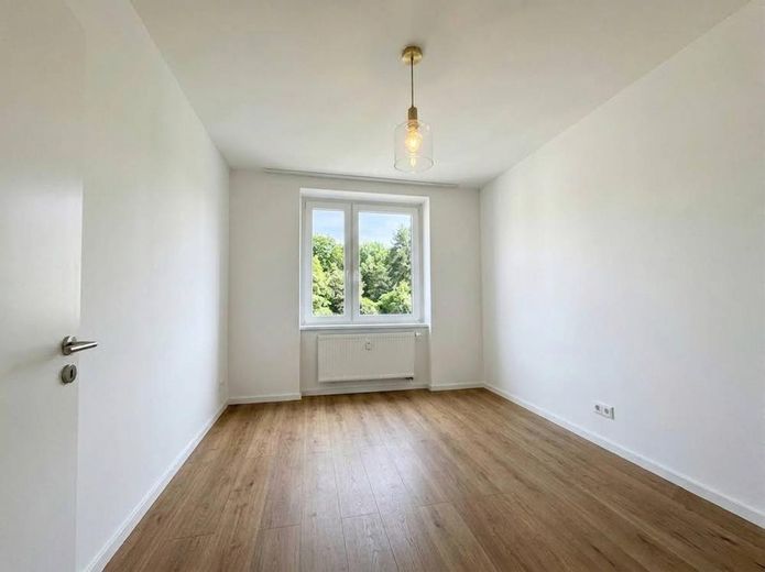 Emménagez ou louez : lumineux 3 pièces avec balcon donnant sur la verdure — sans commission, directement du propriétaire – Photo 4