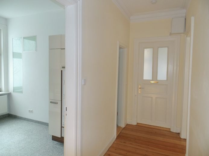 Hochparterre in Jugendstilhaus direkt am Jenischpark mit eigenem Garten von Privat – Diele / Küche