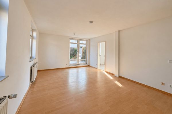 Charmant appartement d’une pièce avec terrasse sur le toit et place de parking en sous-sol
