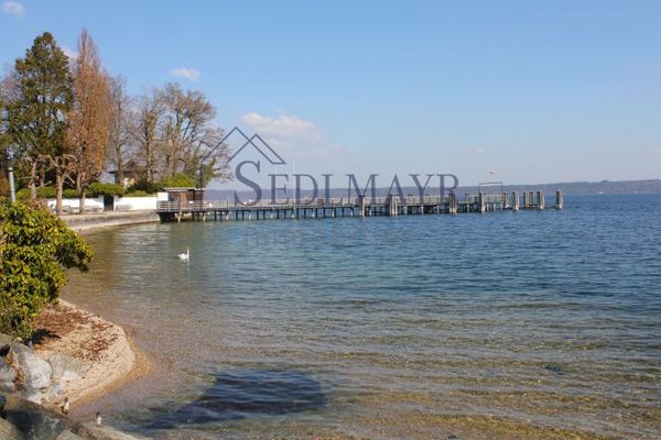 VENTA: ¡Vivir donde otros pasan sus vacaciones: casa adosada en Tutzing con margen para diseñarla a su gusto!