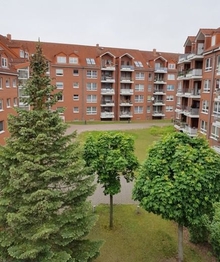 Modernisiertes Haus in einer Wohnanlage inkl. Praxisräume. Sehr gut für Investoren geeignet. – Gemeinsam. Niveauvoll. Am Park