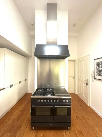Da privato: atmosfera vacanziera tra le proprie quattro mura – luminoso appartamento mansardato dal carattere loft – Kochen