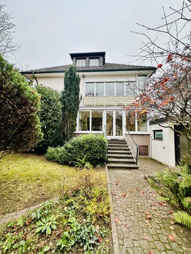 Stadtvilla Außenansicht Garten