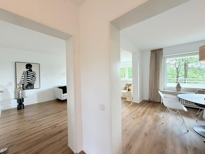 Ampio e luminoso appartamento in edificio ben tenuto. Pronto per essere abitato e senza provvigioni – Wohn- Esszimmer 