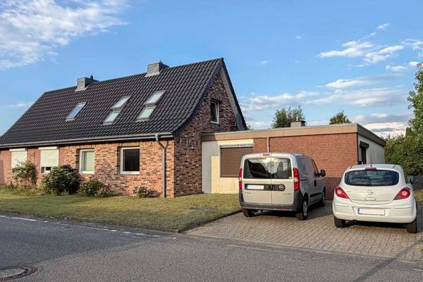 Großzügige Doppelhaushälfte mit Einzugspotenzial und Ausbaureserve