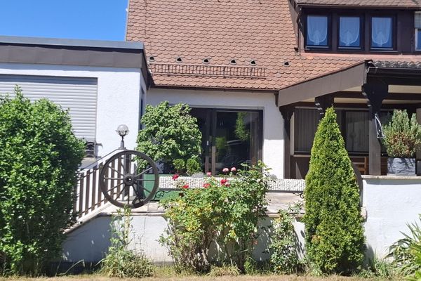Straordinaria casa bifamiliare a schiera Nürnberg Eibach senza provvigione