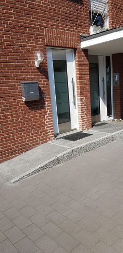 Modernisierte, barrierefreie 2 Zi. Stadtwohnung mit Garten und Südterrasse – Eingangsbereich