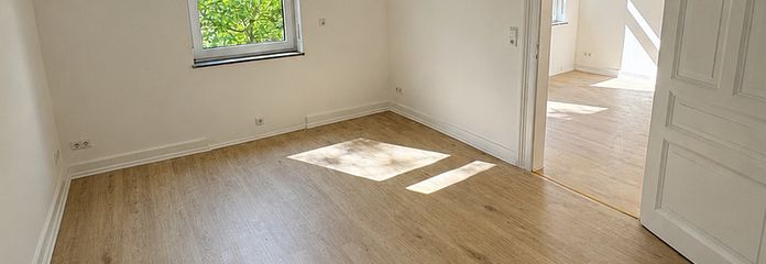 Hochwertig sanierte 4-Zimmer-Altbauwohnung mit EBK und Balkon in Bestlage des Johannesviertels – Schlafzimmer / Büro
