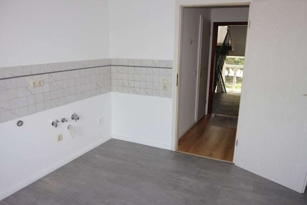 2. OG / Laminat / Bad mit Dusche - ruhige Lage ! Frei ab 1.12.26
