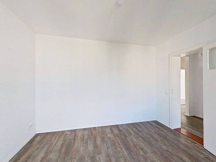 Helle 3-Zimmer-Wohnung mit BALKON, EBK & TAGESLICHTBAD – Ansicht II: Schlafzimmer I