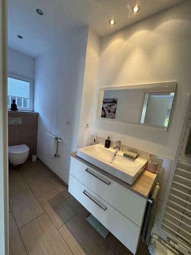 Vendita da privato - casa bifamiliare/casa multigenerazionale su terreno in diritto di superficie a Kaarst Mitte – en suite Bad Schlafzimmer 1 #1