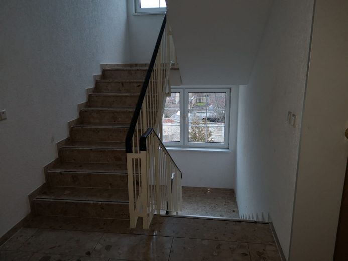 Maisonette mit gehobener Ausstattung und Tiefgarage (Nutzfläche ca. 60m²) – Treppenhaus