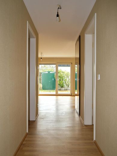 *PROVISIONSFREI* Hochwertige Erdgeschoss-Terrassenwohnung in Bestlage Maxhofstraße - Fürstenried – Flur mit Blick zum Garten