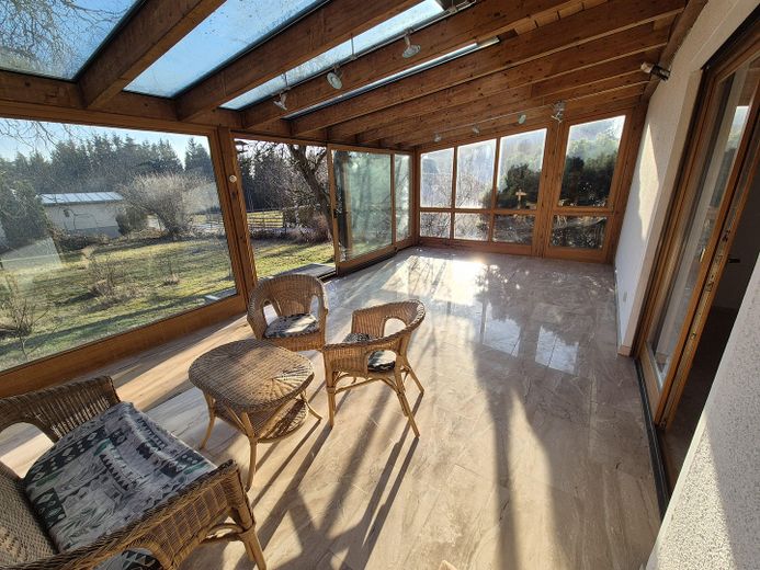 2-gezinswoning incl. 1700 m² grond in Engelsberg – EG Wintergarten