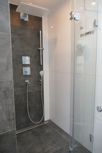 ebenerdige Regendusche