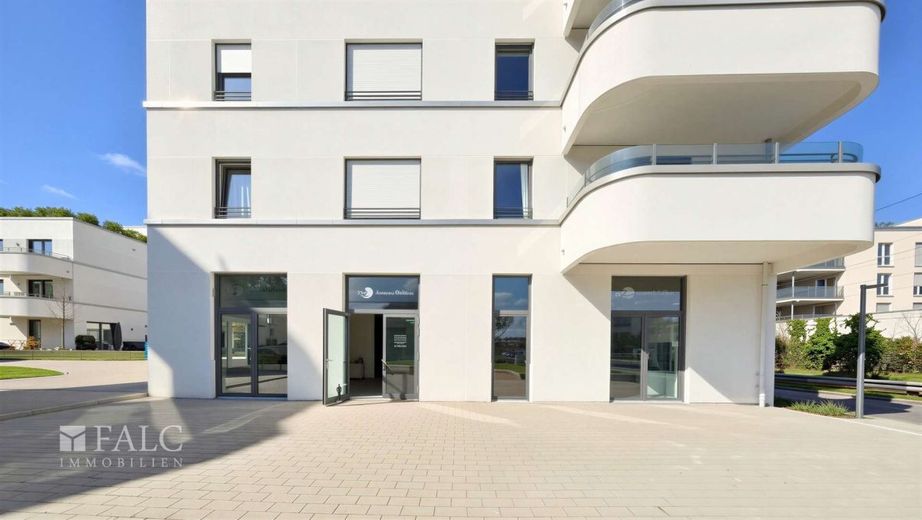 Exklusives Gewerbeobjekt im Waldviertel Köln-Rodenkirchen — Neubau mit Prestige – Terrassenansicht