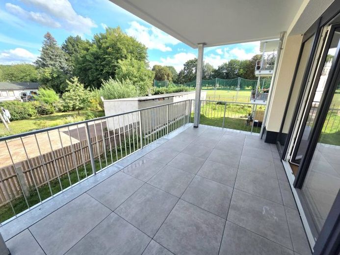 Ampio appartamento di 3 locali con balcone XXL al 1° piano - nuova costruzione, garage sotterraneo, ascensore! – Foto 1