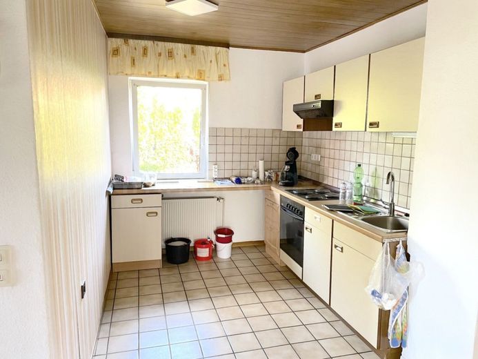 ++ EIN- ZWEIFAMILIENHAUS MIT GROSSEM POTENTIAL!! ++ MEHRGENERATIONEN WOHNEN MÖGLICH! – KÜCHE 1