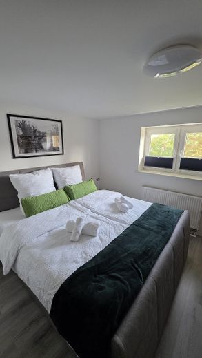 3-Zimmer, Balkon, Einbauküche & Tageslichtbad – Schlafzimmer